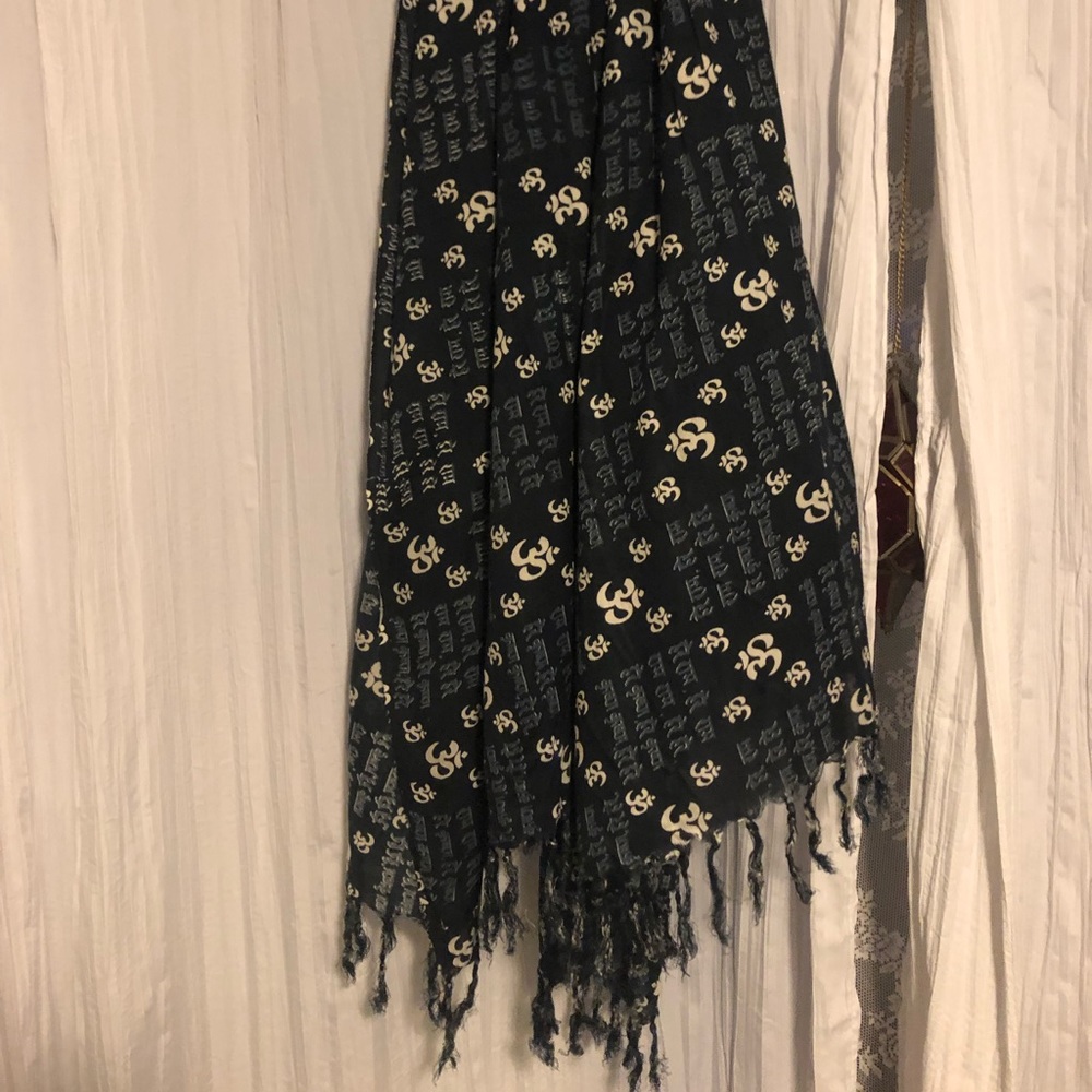 Sir Alistair Rai Wrap/Scarf